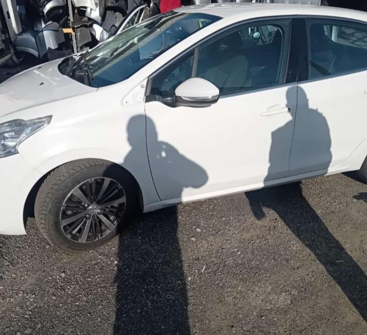 Peugeot 208 mo Blue hdi 75 5p allure (55kw)