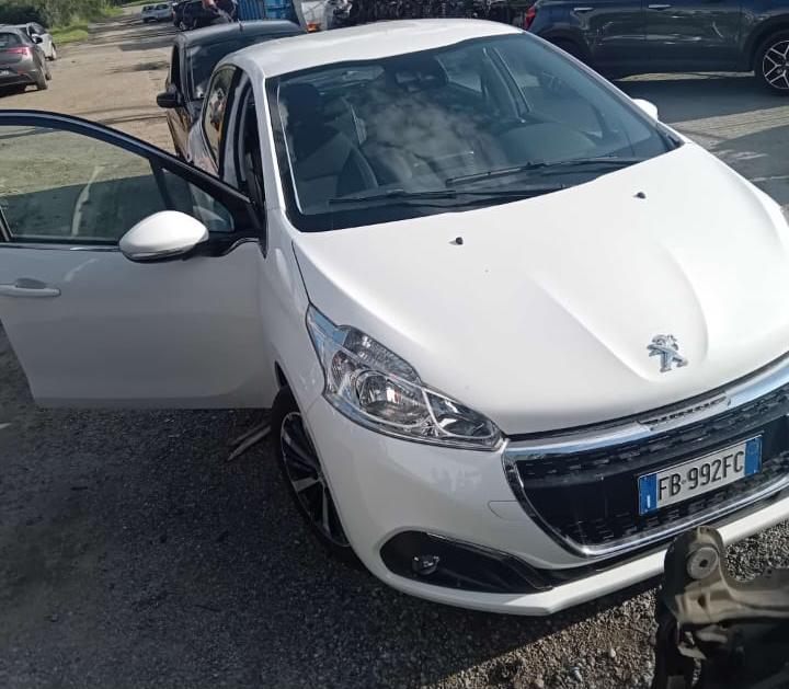 Peugeot 208 mo Blue hdi 75 5p allure (55kw)